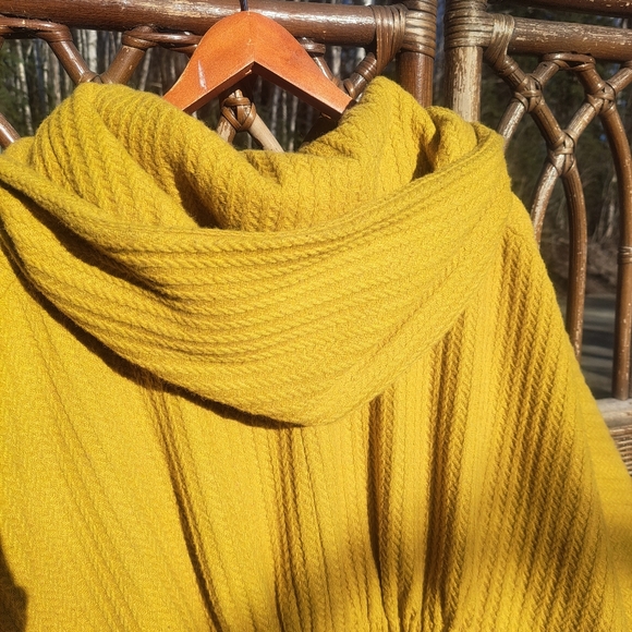 Steve Madden large cape 🌼🌻 - Picture 11 of 11